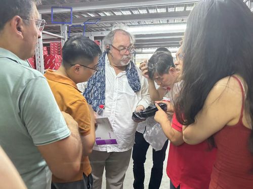 最新の会社の事例について フランスのCipanguoグループが,私たちの会社を訪れました.