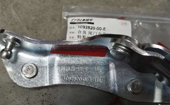 テスラ モデル3 2020 右ハンドル トランクヒンジ 1092821-00-E