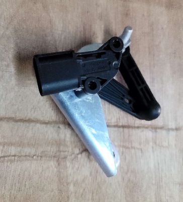 テスラ モデルS/X 2012-2021 フロント右エアサスペンションセンサー 1027946-00-B