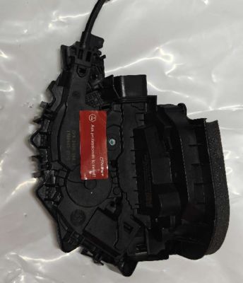 テスラ・モデル3 2023+ 右前のドアロック 1738945-01-D