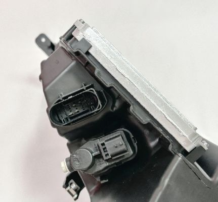 テスラ・モデルS 前右ヘッドライト (2016-2021) 1053574-00-E